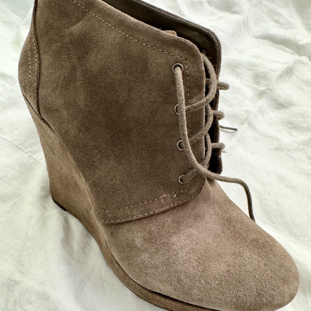 Jessica Simpson Tan Suede Wedge Boots